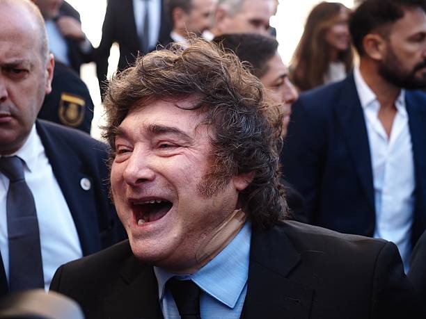 Amnistía Internacional denunciará a Milei ante la ONU y la CIDH por sus ataques contra periodistas