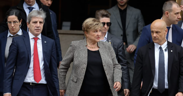 Más FMI, más ajuste: el organismo habilita otros US$900 millones para Milei