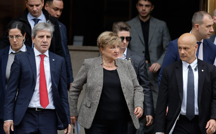 Más FMI, más ajuste: el organismo habilita otros US$900 millones para Milei
