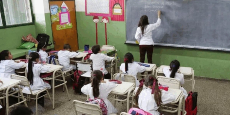 Docentes bonaerenses: acuerdo del 6% en dos tramos, con la FEB sin definirse
