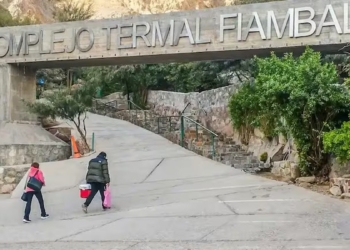 Clausuran termas de Fiambalá tras muerte de un niño por "ameba come-cerebros"
