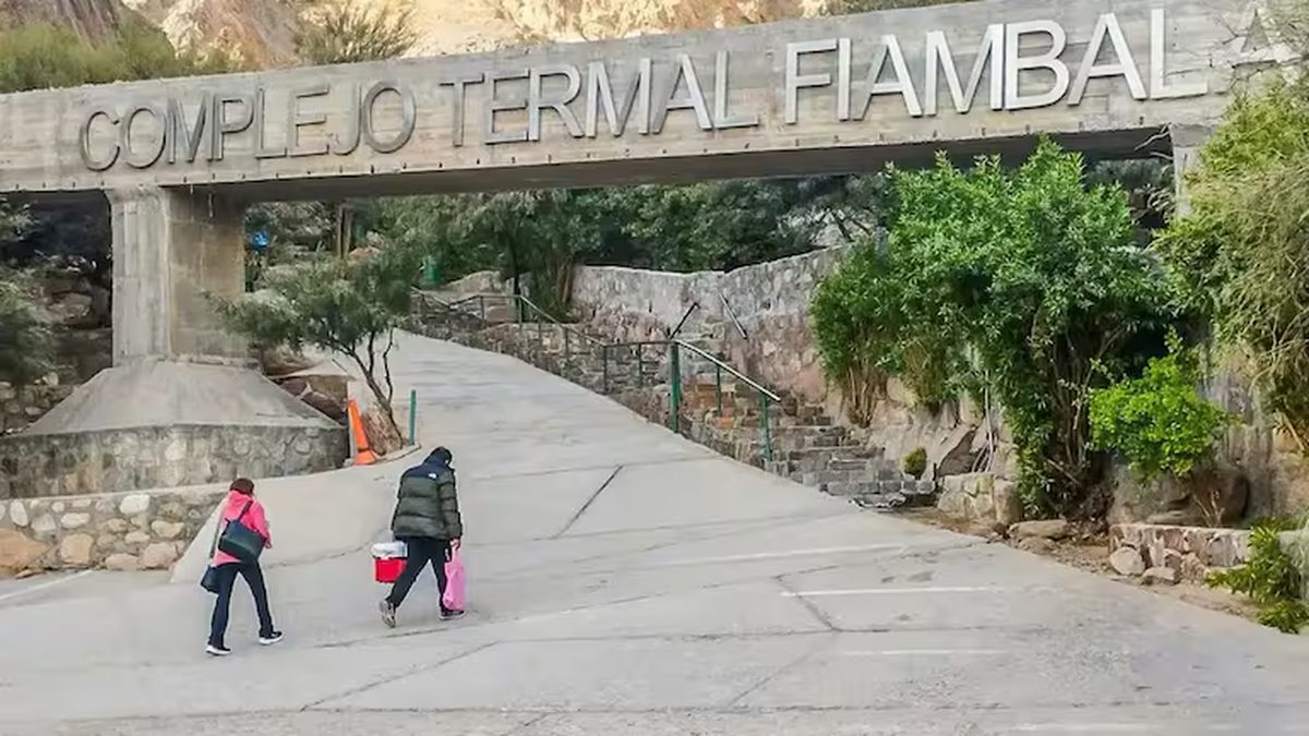 Clausuran termas de Fiambalá tras muerte de un niño por "ameba come-cerebros"