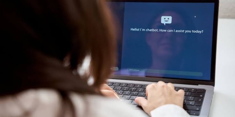 Profesora del MIT advierte que los chatbots amenazan los vínculos humanos