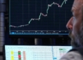 Riesgo país llegó a 703 puntos, el nivel más alto desde mayo