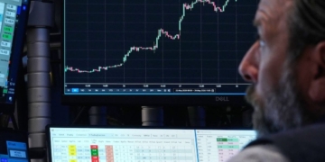 Riesgo país llegó a 703 puntos, el nivel más alto desde mayo