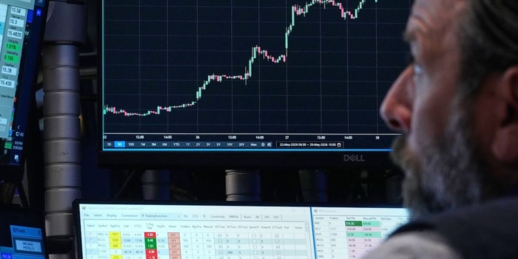 Riesgo país llegó a 703 puntos, el nivel más alto desde mayo
