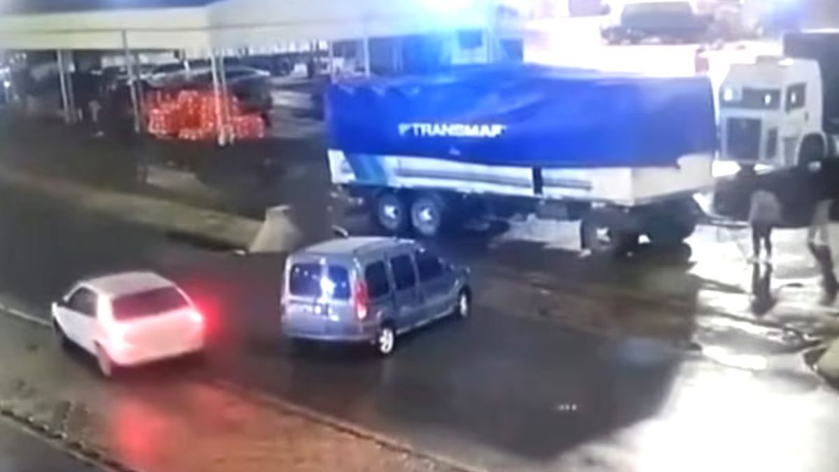 Tragedia en el Mercado Central: una mujer murió arrollada por un acoplado