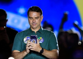 Flávio Bolsonaro se autoproclamó "presidente electo" desde Miami