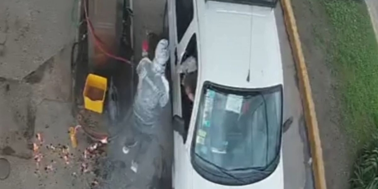 Roció nafta en una estación Shell de Merlo e intentó prenderle fuego