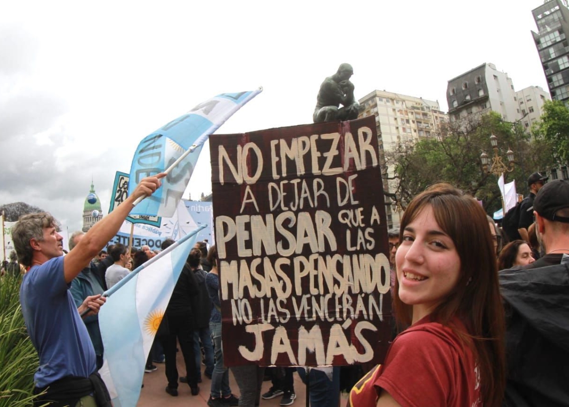 Policía reprimió la Marcha Federal Universitaria frente al Congreso