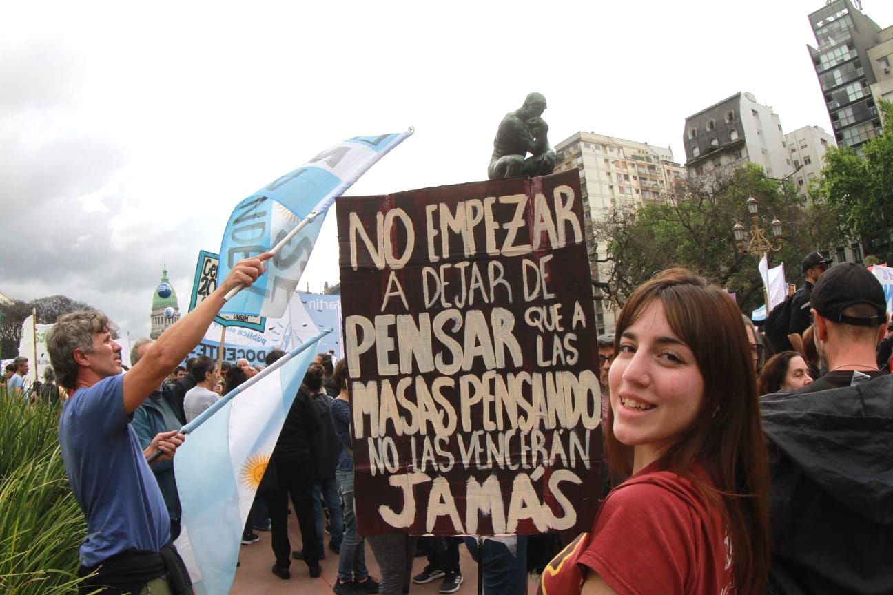 Policía reprimió la Marcha Federal Universitaria frente al Congreso