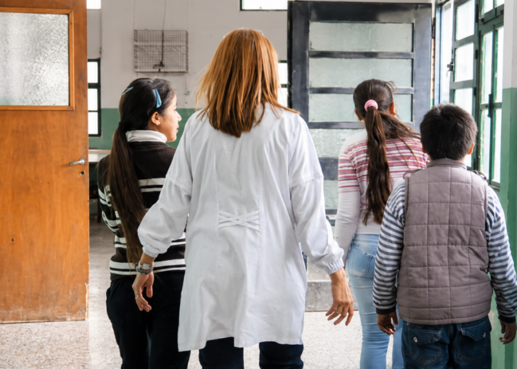 Provincia ofreció aumento del 6% en dos cuotas a docentes y estatales