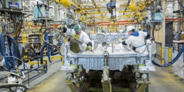 La economía de Milei no repunta: la actividad cayó 1,7% interanual y la Argentina quedó al borde de la recesión